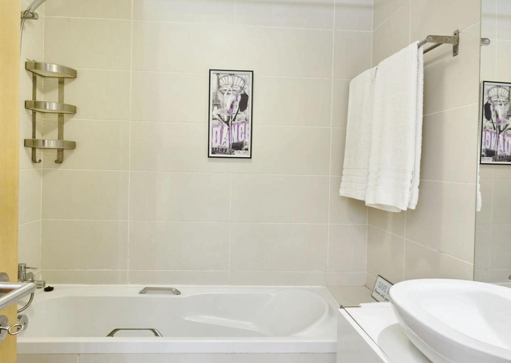 Modern 100m² + Balcony * Oporto