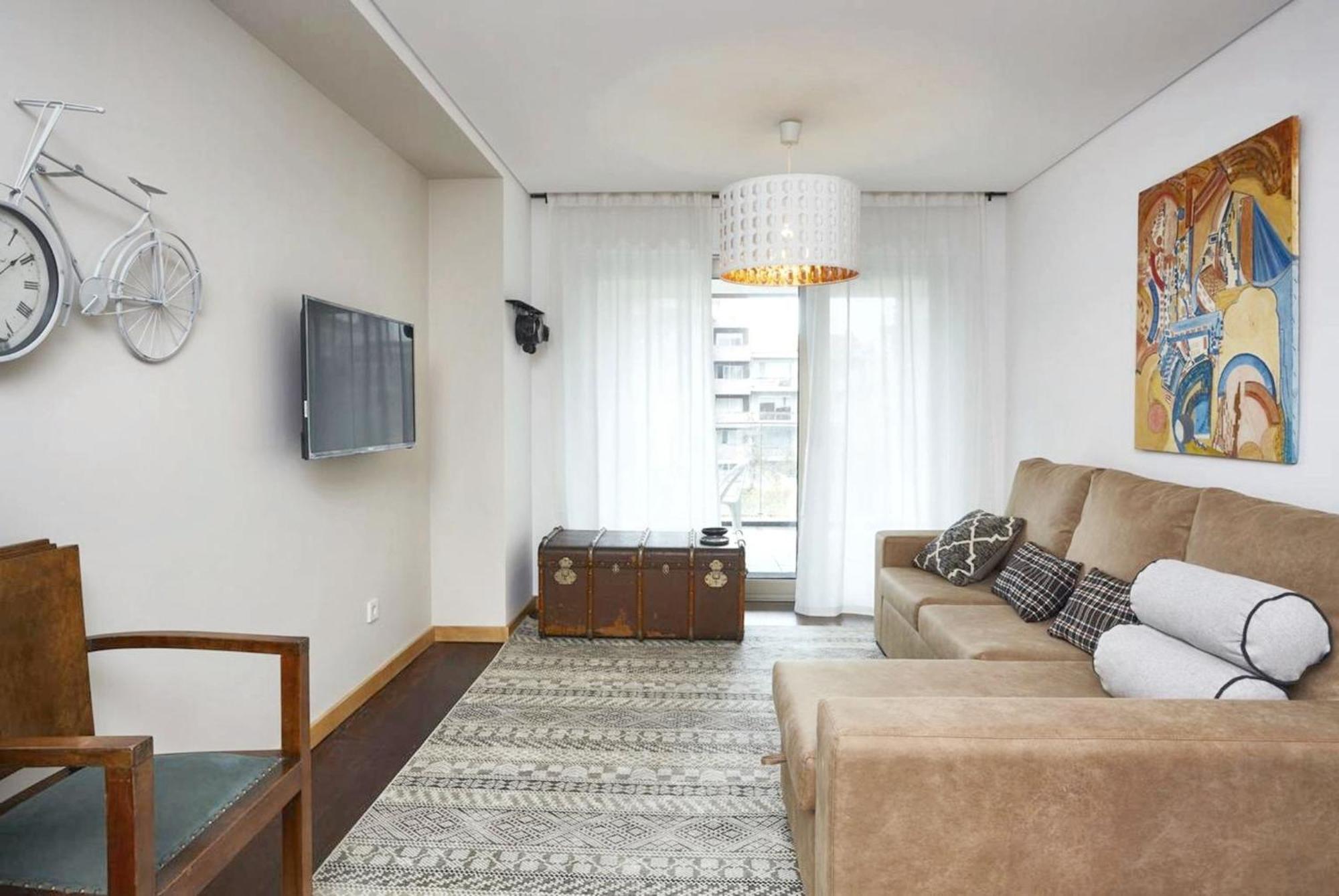 Modern 100m² + Balcony * Oporto